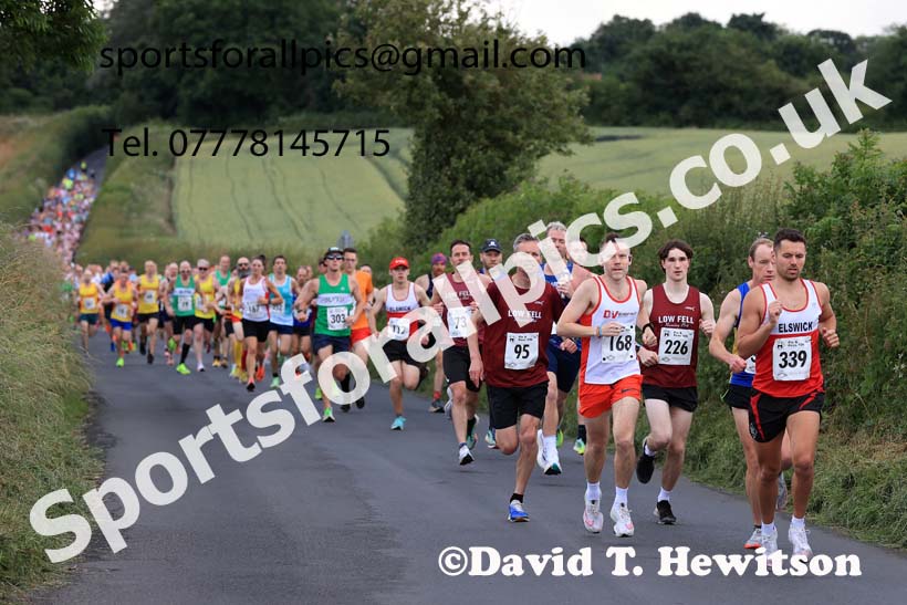 The 2024 Tynedale Pie n Peas 10k Road Race, Ovington to Low Prudhoe Country Park, Northumberland.  Photo: David T. Hewitson/Sports for All Pics